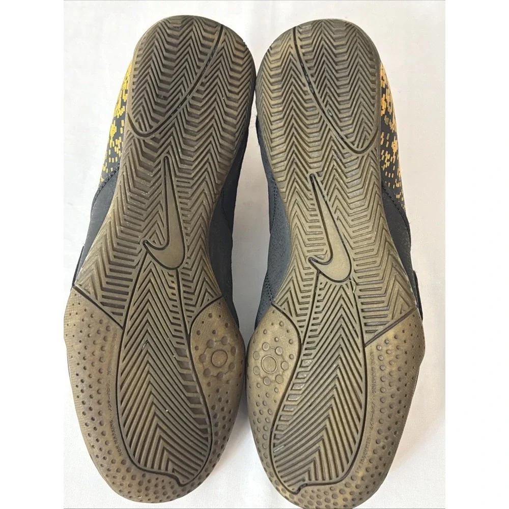 Nike Bombax IC 826487 002 Indoor Soccer Shoes Black‎ Yellow Boys Youth Size 5Y